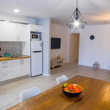 Con Terraza Privada, Piscina Y Capacidad 4 Personas Punta Brava