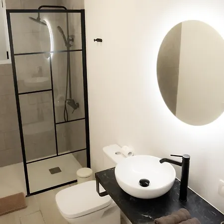 Con Terraza Privada, Piscina Y Capacidad 4 Personas